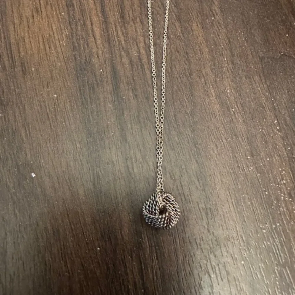 Tiffany & Co. Twist Knot Pendant Necklace 16" - Pouch - Picture 4 of 4